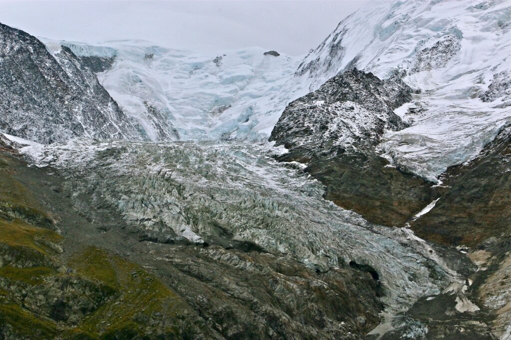 Paysage du glacier lors du tour complet du mont Blanc