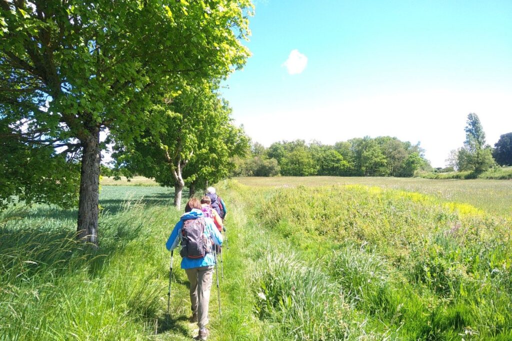 Groupe de randonneurs lors d'un séjour dans le Gers.