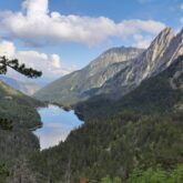 Paysage-encantats-lac-et-montagne