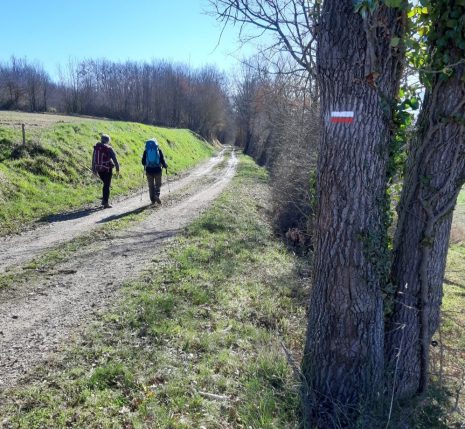 Randonneurs sur le sentier de la Via Garona.