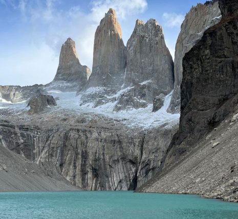 Vue emblématique sur les trois tours du parc Torres del Paine.