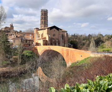 Point de vue sur le village de Rieux-Volvestre, passage de la Via Garona.
