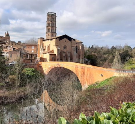 Point de vue sur le village de Rieux-Volvestre, passage de la Via Garona.