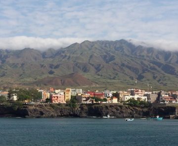 cap-vert-couverture Vue large sur l'île principale du Cap Vert.
