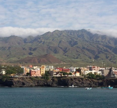 Vue large sur l'île principale du Cap Vert.
