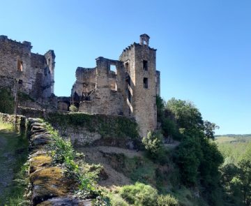 Paysage d'une cité médiévale dans le Quercy