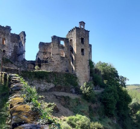 Paysage d'une cité médiévale dans le Quercy