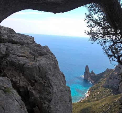 Paysage en Sardaigne avec vue sur la mer