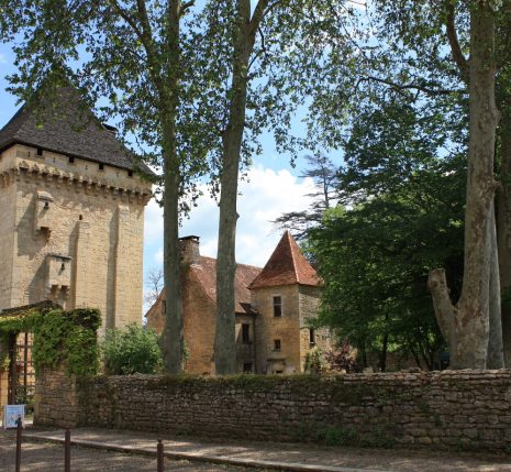 Paysage d'un village de campagne de Dordogne observé lors d'un séjour en liberté de découverte en randonnées de la zone